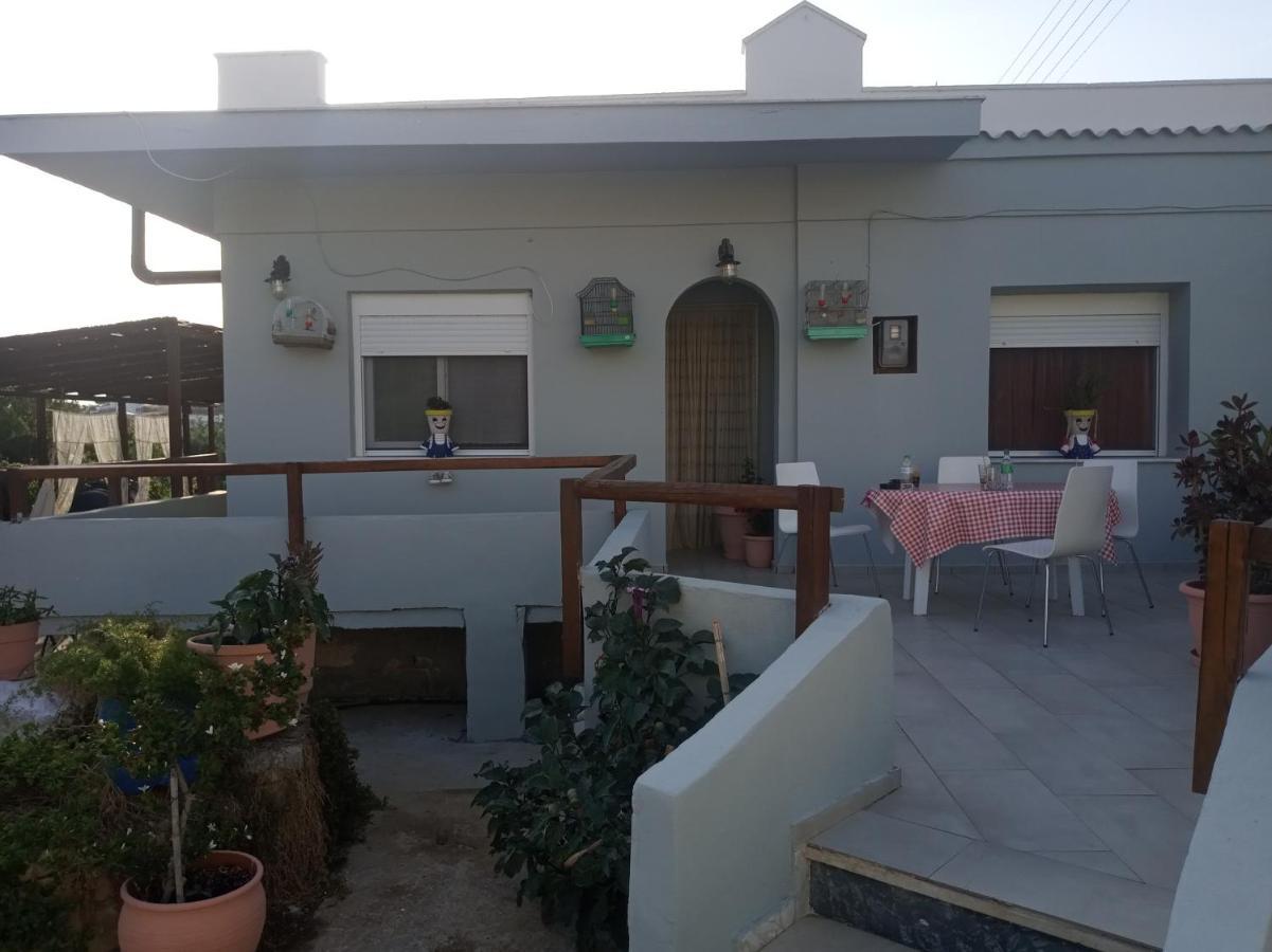 Katerina'S Apartments Kini Exterior photo